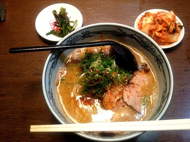 Snapdishの料理写真:とんこつしょうゆラーメン(こってり)|つぐみさん