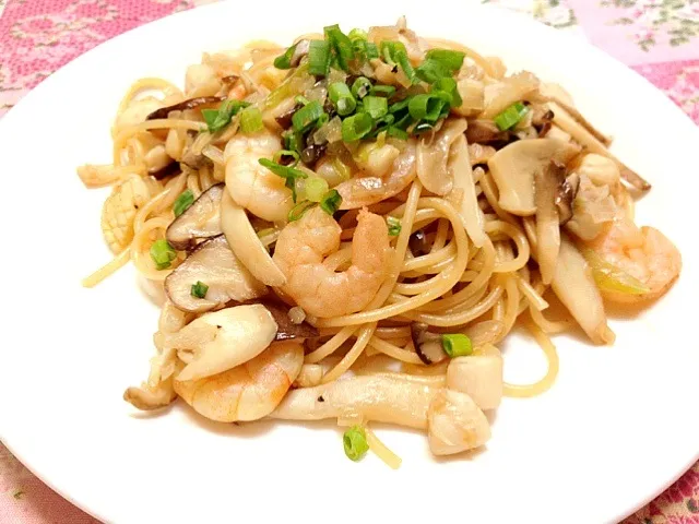 Snapdishの料理写真:茸とシーフードの和風焼きパスタ|さーちゃんさん