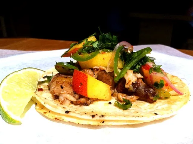 braised pork belly taco with peach salsa|sharon lavoisneさん