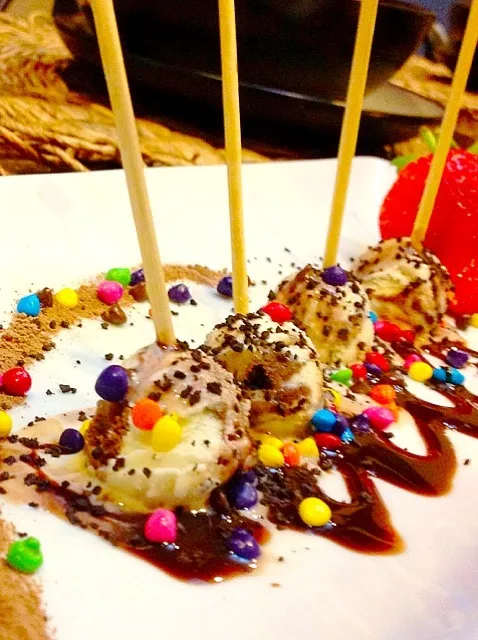 Festive Ice Cream and Cake Pops with Candy Coated Chocolate Sprinkles❤|Taste-New Americanさん