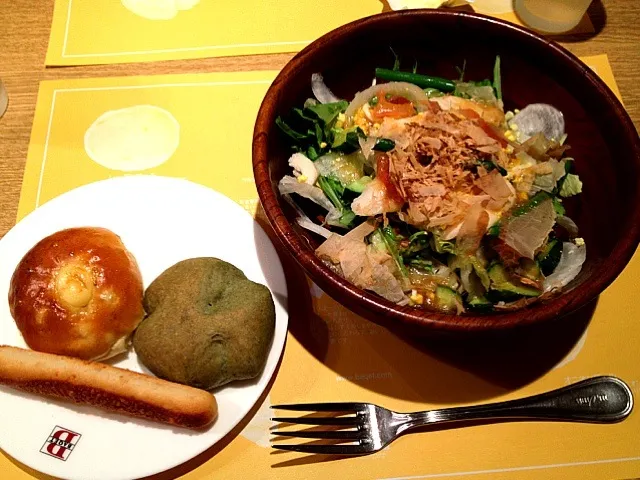 蒸し若鶏と鰹風味和風サラダANDパン食べ放題|ふみなさん