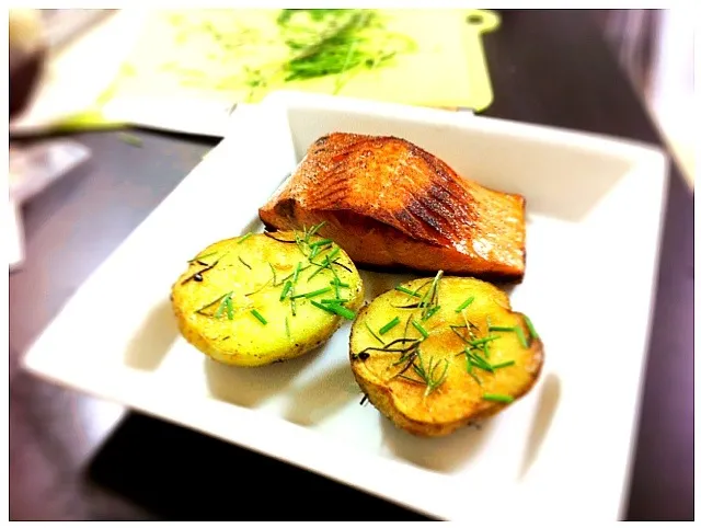 seared salmon with rosemary potatoes|josh nelsonさん