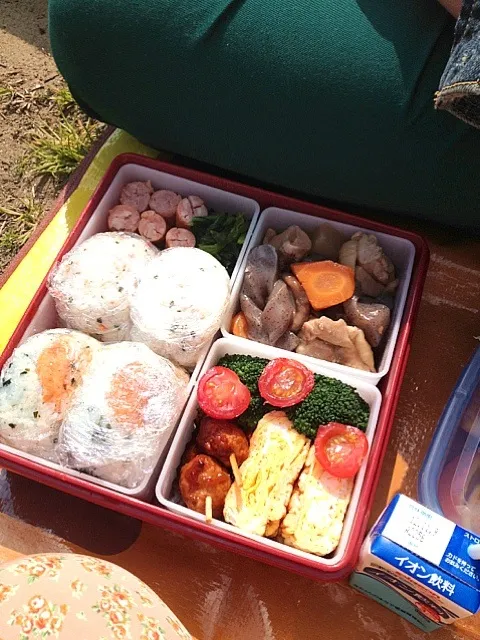 お花見のお弁当|りこぴんさん