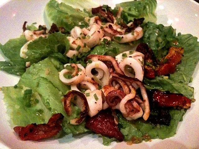 Snapdishの料理写真:A Salad of squid, white beans, chorizo & roast tomato|Ron Cortadoさん