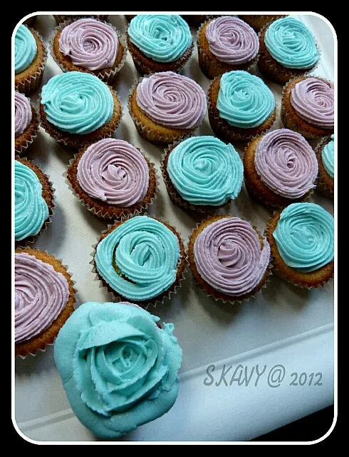 Snapdishの料理写真:Colorful cupcakes|kaushaさん