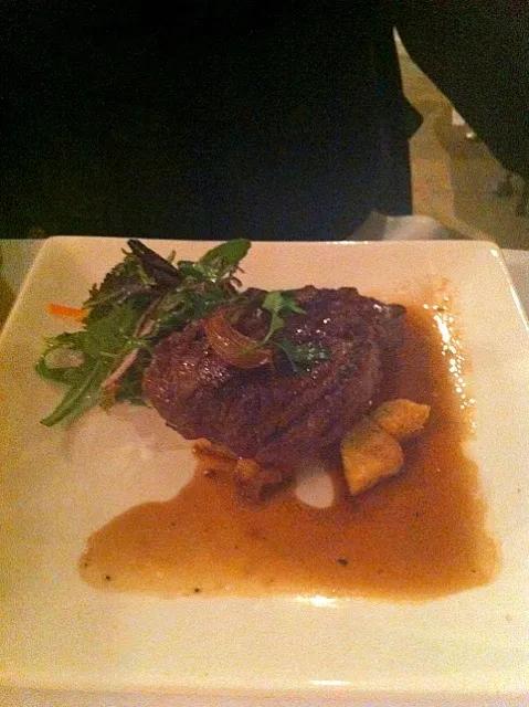 Grilled Sirloin w-Merlot & Shallot Jus|Amanda Gardnerさん