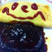 Snapdishの料理写真:煮込みハンバーグとニコニコオムレツ♪|石原さん