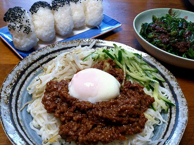 ジャージャー素麺  青椒肉絲  おにぎり|おはぎさん