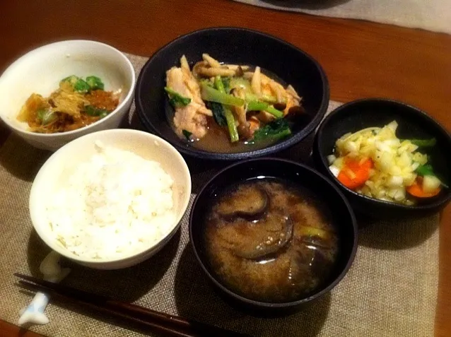 たけはる作:鳥肉と小松菜のおろし煮、納豆とオクラの和え物、インゲンと人参のオニオンマリネ|takeharuさん