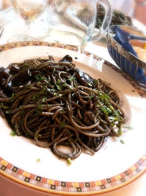 spaghetti alla nero di seppia|うしこの美味しいレストランさん