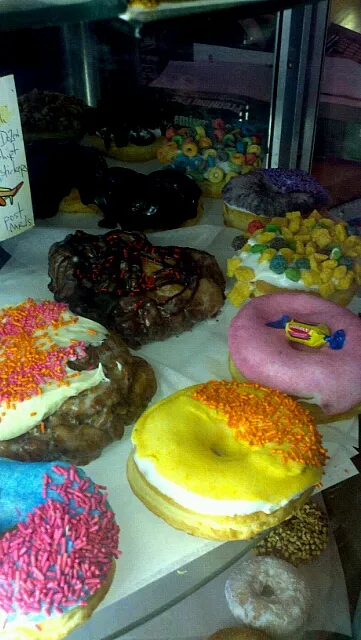 VooDoo Doughnuts. #Portland #PDX #TheMagicIsInTheHole|Kirstie Hayesさん