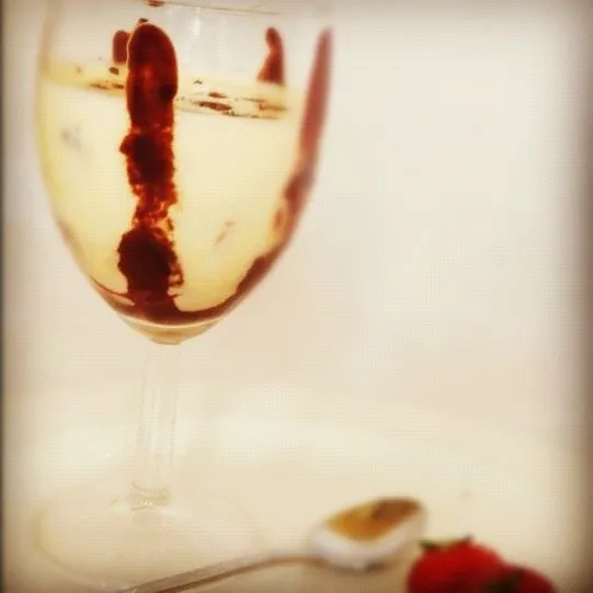 tiramisu with chocolate, cafee and strawberry's|annelijnmakelさん