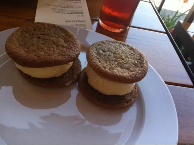 maple bourbon ice cream sandwich|helsieさん