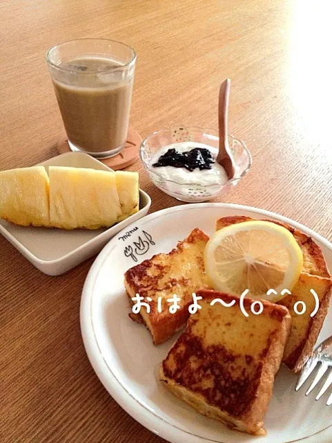 Snapdishの料理写真:蜂蜜レモンのフレンチトーストと沖縄パインの朝|なおさん