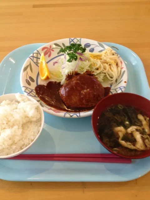 ハンバーグ定食|まんじゅーさん