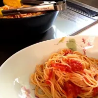 Snapdishの料理写真:ニンニクトマトパスタ|まきんこさん