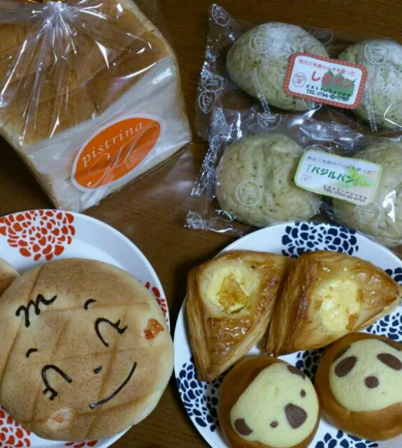 Snapdishの料理写真:pistrinaのﾊﾟﾝたち(*^^*)|ゆうこさん