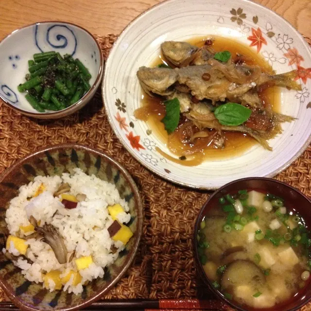 鯵の南蛮漬け、さつまいもとまいたけの炊き込みご飯、茄子のお味噌汁、いんげんの胡麻和え|hiromiさん