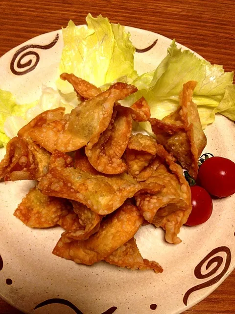 カレー味挽肉を餃子の皮に包んで揚げたやつ(^^;;|かまさん