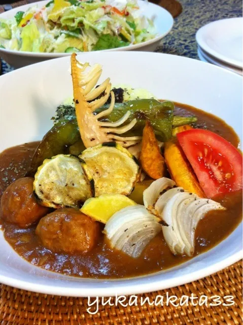 夏野菜とミートボールのカレー、サフランライス添え|Yuka Nakataさん