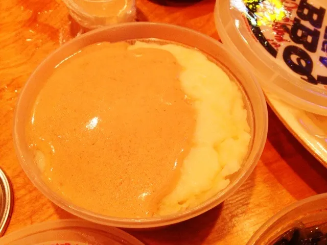 Snapdishの料理写真:Mashed Potatoes with Gravy|stephanie mizuhaさん