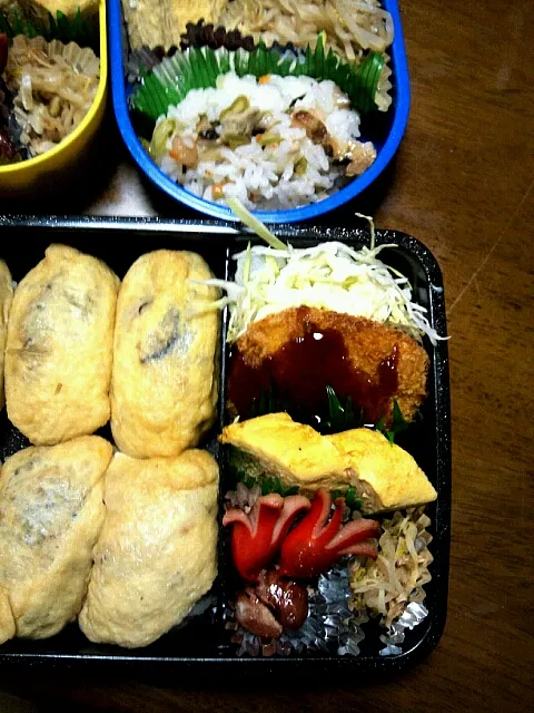 Snapdishの料理写真:お稲荷さん　キャベツの千切り　コロッケ　卵焼き　もやしのお浸し　煮豆　ｳｲﾝﾅｰ|オクトさん