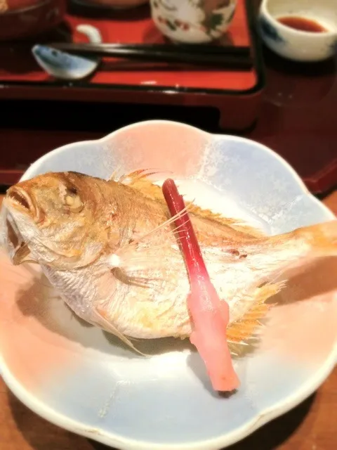 お食い初め膳の鯛の塩焼き|まーたんさん