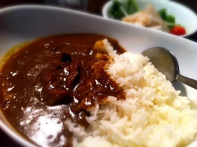 Snapdishの料理写真:牛すじカレー。値段の割に量が多いのでびっくり。|liccaさん