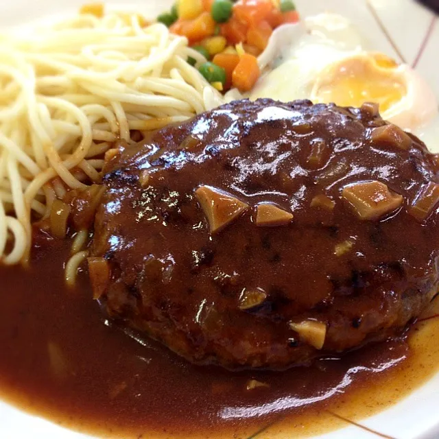 ハンバーグ目玉焼き付き ＠社員食堂|さるさん