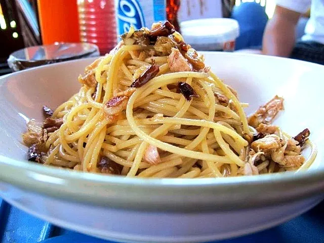 Stirfried Spaghetti with Salted fish(สปาเก็ตตี้ปลาเค็ม)|Love Eatさん