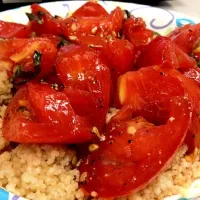 tomato basil salad on a bed of cous cous|Gauthamさん