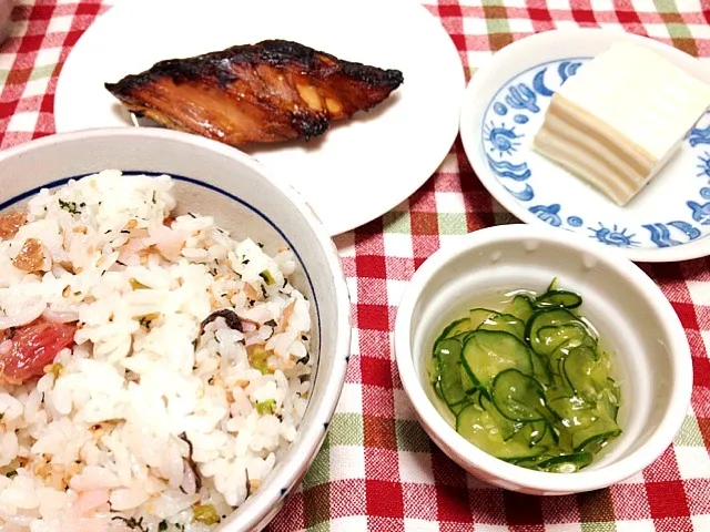 梅ちりご飯 ブリの照焼き 冷ややっこ キュウリの酢の物|あつんさん