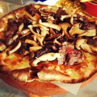 Snapdishの料理写真:Beef and Mushroom Pizza|Chia Wen Huiさん