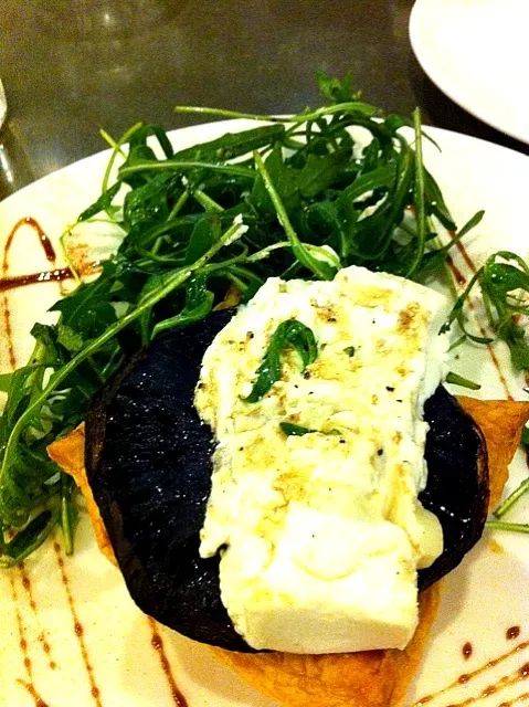 portobello mushroom with goat cheese|mikko tanさん