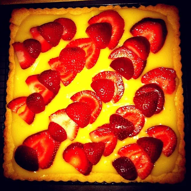 Snapdishの料理写真:Strawberry Lemon Tart🍓|Savannahさん