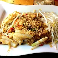 seafood pad thai|candice denchyさん