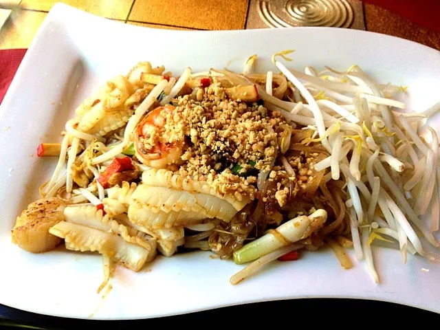 seafood pad thai|candice denchyさん