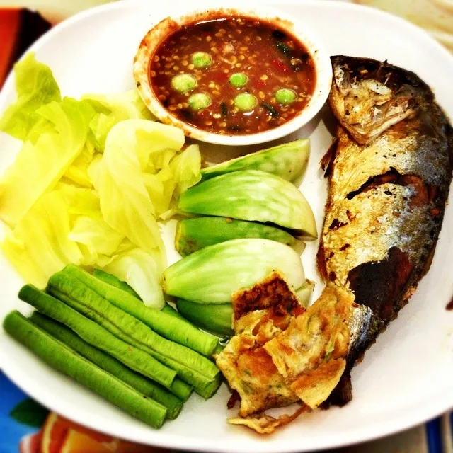 shrimp paste dip with fish&fresh vegetables|jirawanさん