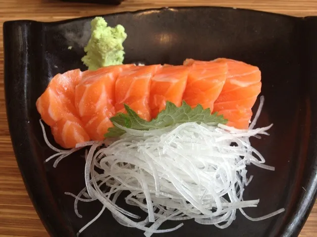 Salmon sashimi|Vatchariya Ngaotheppitakさん