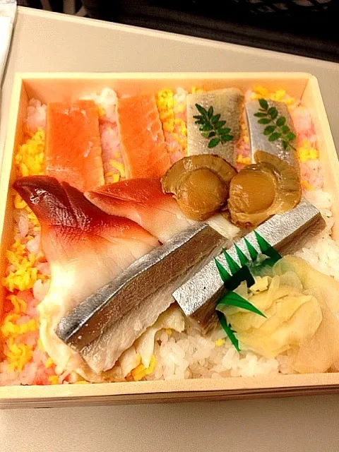 青森海鮮ちらし弁当|わさびさん