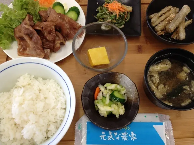 杜仲豚のしょうが焼き定食|そらまめさん