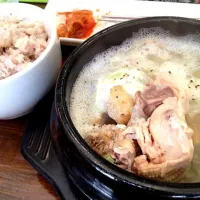 Snapdishの料理写真:今日は 伏日（복날  ポンナル 韓国版土用の丑の日）だそうで、参鶏湯を食べました。|ひろぱげさん