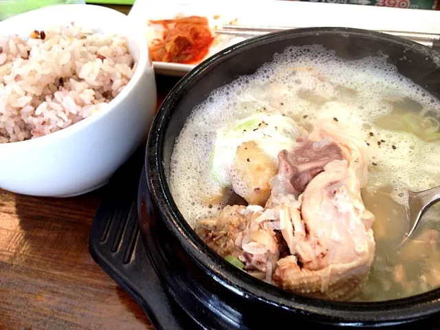 今日は 伏日（복날  ポンナル 韓国版土用の丑の日）だそうで、参鶏湯を食べました。|ひろぱげさん