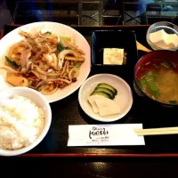 Snapdishの料理写真:豚肉と玉ねぎの炒め|阿部慎治さん