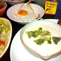 Snapdishの料理写真:キャンベルスープとパンと野菜|コーレータパコちゃんさん