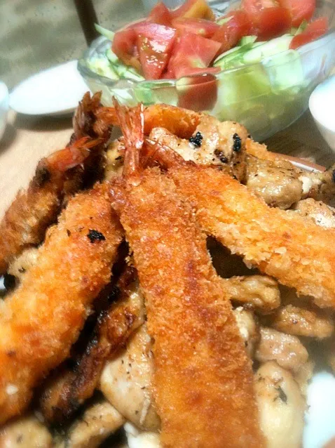 塩麹唐揚げとエビフライの最強タッグ！野菜も食べろよ！|Ichimuraさん