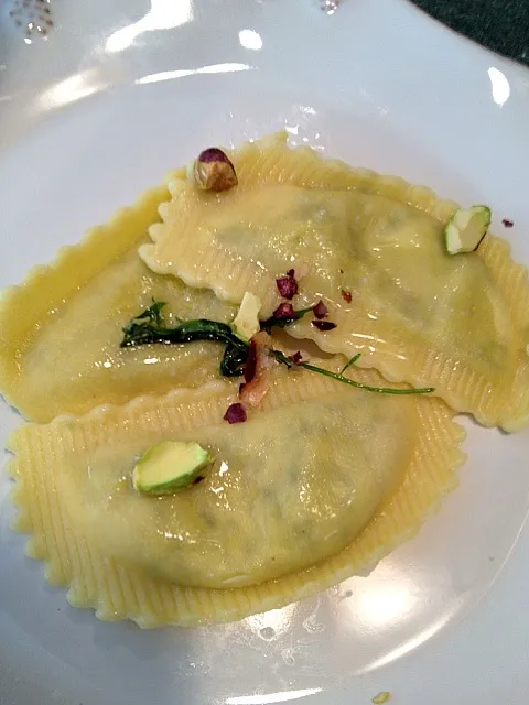 Snapdishの料理写真:ravioli with lemon tatragon butter and crushed pistachios|Jacquelineさん