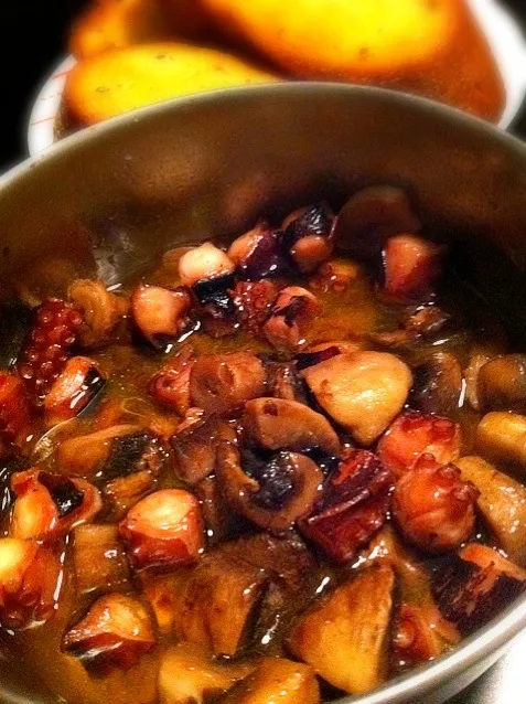 ~ajillo~ octopus n mushroom with garlic bread!!|tomomi tawaraさん