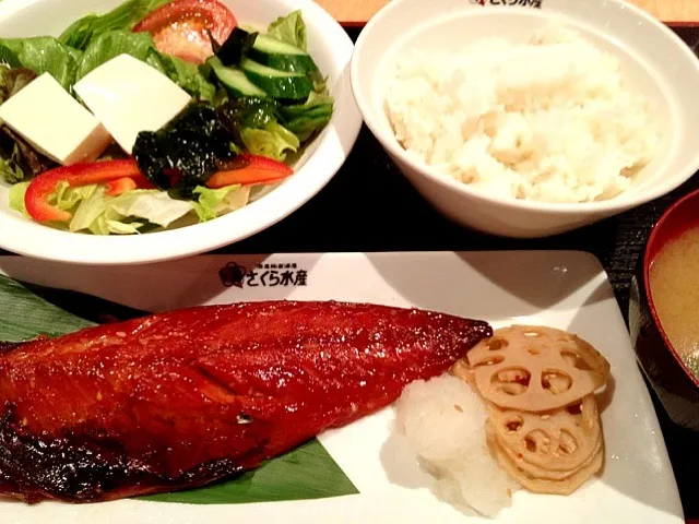 鯖味醂干し焼きと野菜サラダ #昼ごはん #昼飯 #さくら水産|Takashi H.さん