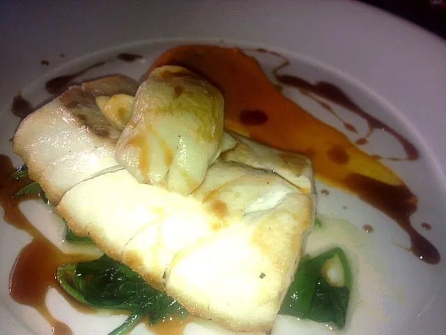 Snapdishの料理写真:roasted blue eye, pumpkin puree, baby spinach, pancetta and red wine jus|ryanさん